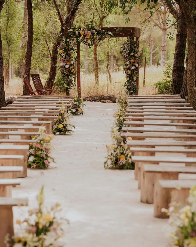 Captura de ecrã 2023-09-06 154950 Local de casamento decorado com flores coloridas